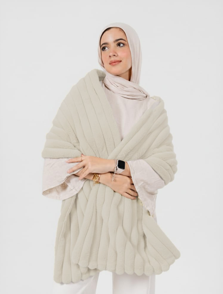 شالات فرو ناعمة بتصاميم وألوان عصرية