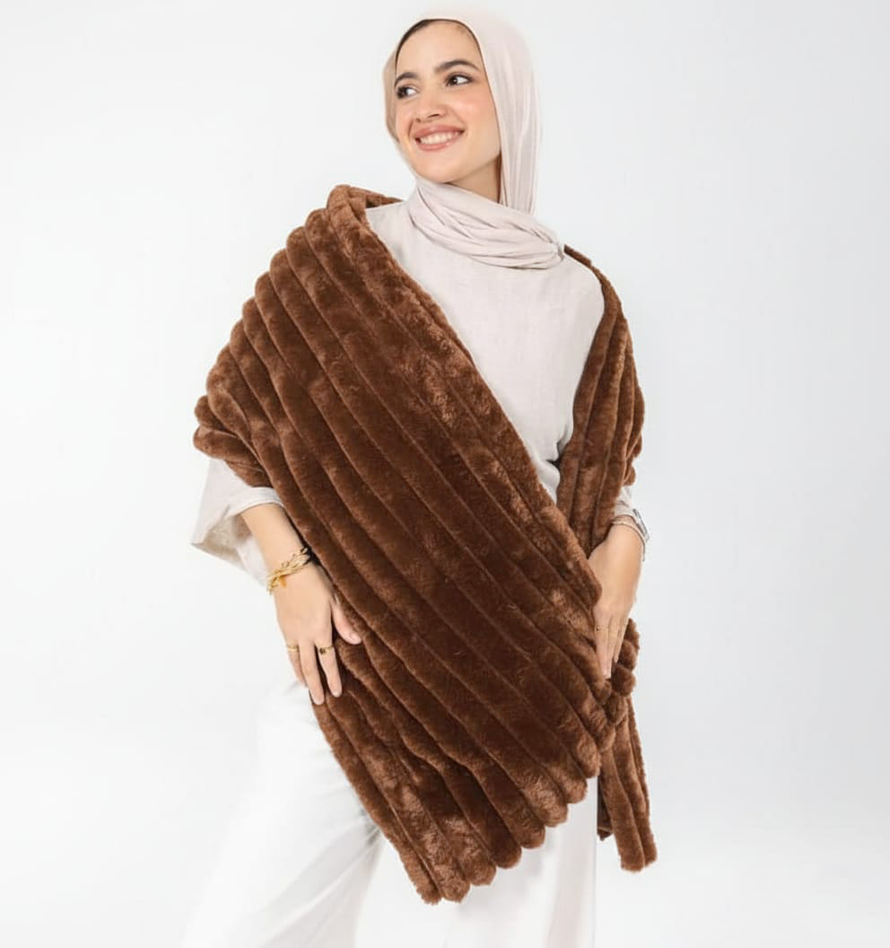 شالات فرو ناعمة بتصاميم وألوان عصرية