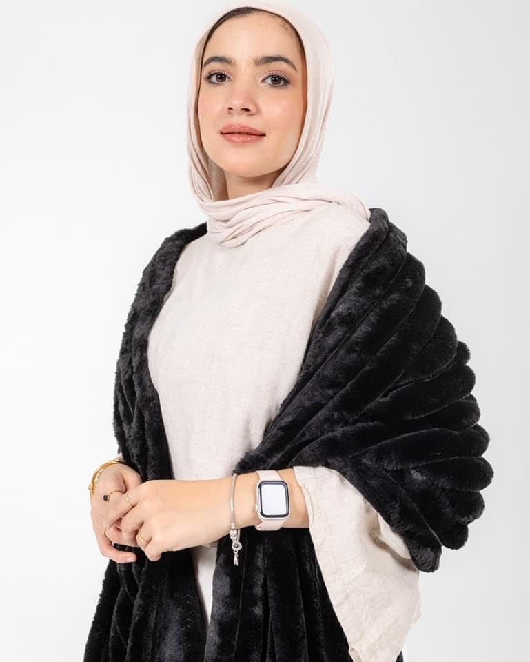 شالات فرو ناعمة بتصاميم وألوان عصرية