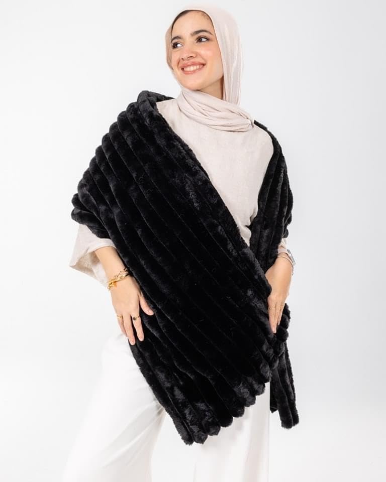 شالات فرو ناعمة بتصاميم وألوان عصرية