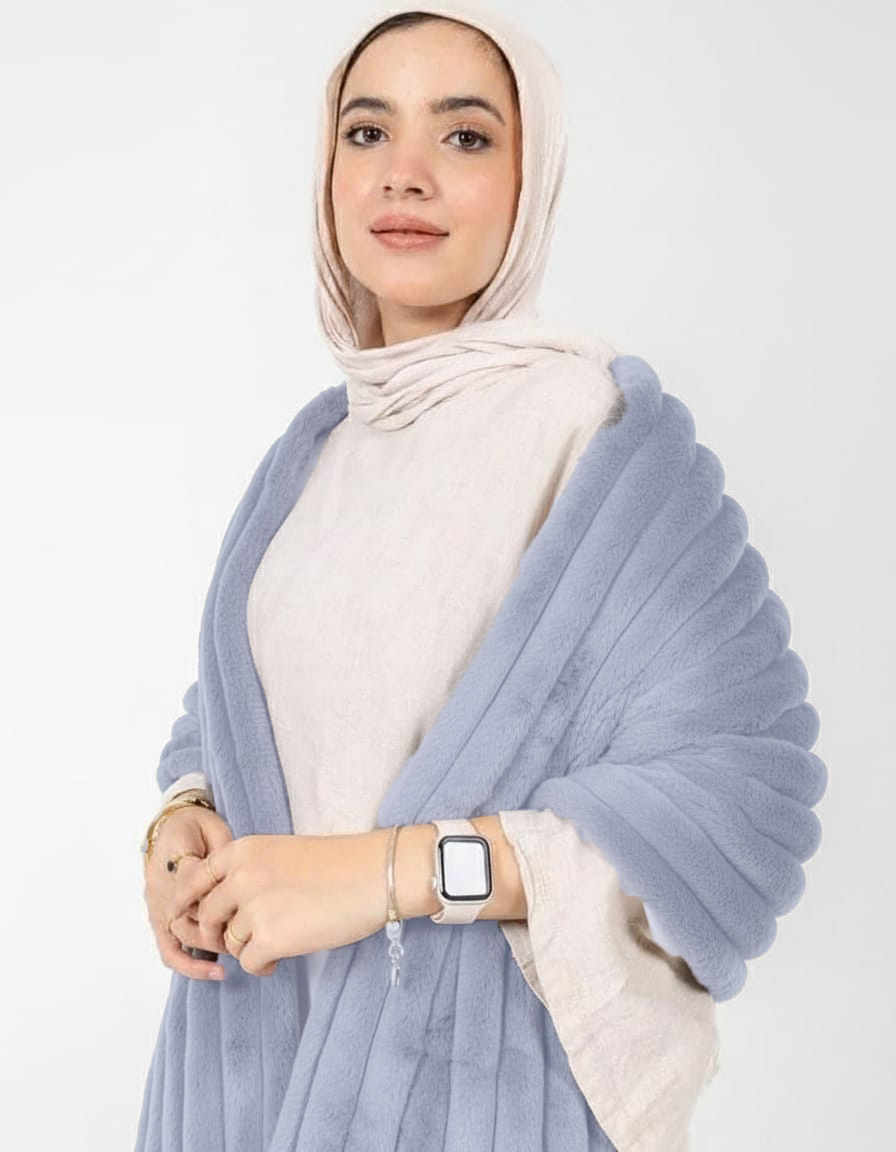 شالات فرو ناعمة بتصاميم وألوان عصرية